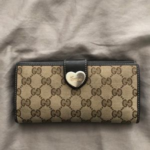 GUCCI heart clasp Wallet